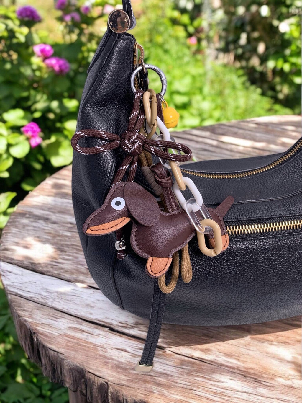 Portachiavi e charm borsa cane con campanello